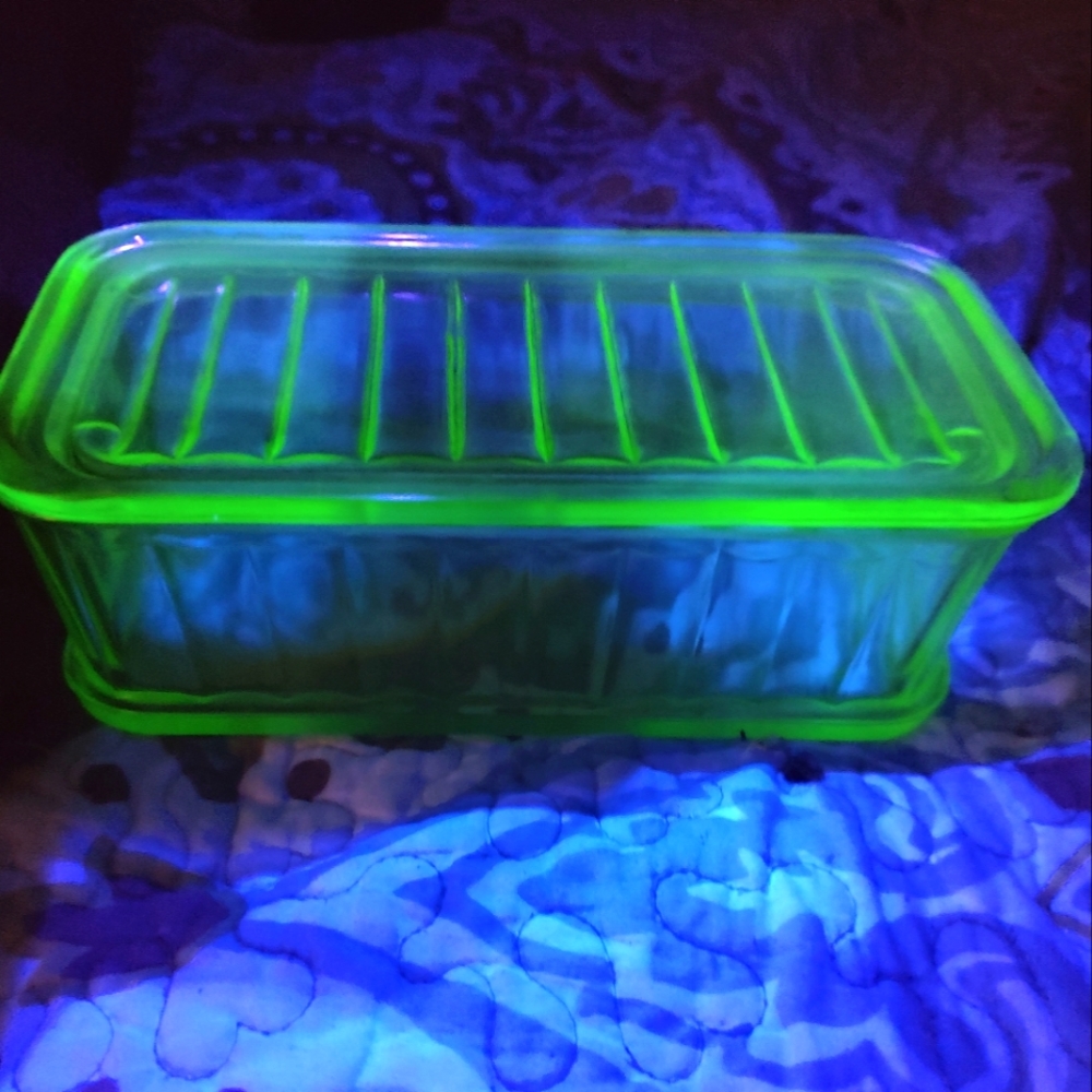 Vintage Uranium glass dish with lid (glows)